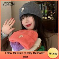 VERFZM SHOP P-Letter หมวกถักขนแกะที่อบอุ่น ไหมพรมขนสัตว์เส้นด้าย ฤดูหนาวที่อบอุ่น หมวกถักรัดแขน ของขวัญสำหรับเด็ก หมวกถักหมวก สำหรับผู้ชาย