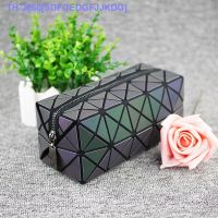 （READY STOCK）♝№ Rhombus triangle luminous material rhombus geometric small fresh large space Japanese and Korean version girls cosmetic bag handbag YZ