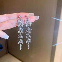 1 Pair Long Tassel Earrings Pendant Earrings Geometric Glitter Korean Style Leaf Shape Inlaid Rhinestone Jewelry Accessory