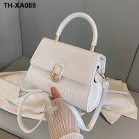 Female package 2023 new inclined bag portable bread temperament joker fashionable shoulder crocodile grain baguette