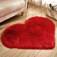 ( Promotion+++) คุ้มที่สุด พรมเฟอร์หัวใจ สีแดง ขนสั้น 80*90 cm พรมขนมิ้ง Heart Fur Faux Rug Carpet พรมปูพื้น พรมขนเฟอร์ พรมขนสัตว์เทียม พรม ผ้าขน ราคาดี พรม พรม ปู พื้น พรม ปู พื้น ห้อง อพรม อัด เรียบ