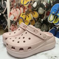 Crocs CRUSH SHIMMER CLOG  barbie สีชมพูน่ารัก รองเท้าไปทะเล รองเท้าแตะพื้นหนา#208591 gwc