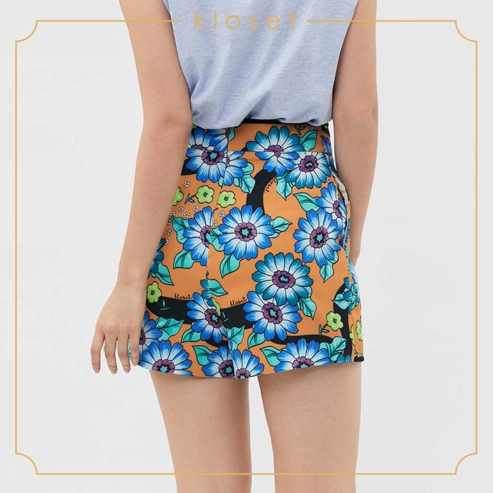 kloset-alien-flower-shorts-aw20-p001-เสื้อผ้าผู้หญิง-เสื้อผ้าแฟชั่น-กางเกงแฟชั่น-กางเกงขาสั้น-กางเกงขาสั้นผ้าพิมพ์-กระโปรงกางเกง