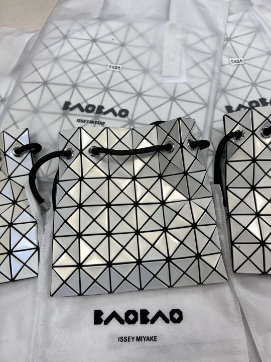 ของแท้-100-issey-miyake-womens-drawstring-pocket-geometric-check-crossbody-bag-brand-sling-bag