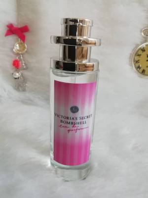 น้ำหอม Victorias -Secret  กลิ่นที่ครองใจสาววิคตอเรีย ซีเคร็ท มายาวนาน หอมหวานน่ารักสดใส แบบสาวแรกรุ่น ขวดใหญ่คุ้ม 35 มล./1 ขวด