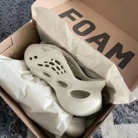 48h พร้อมส่ง Yeezy Foam1:1 รองเท้าแตะชายหาด คุณภาพสูง สําหรับผู้ชาย และผู้หญิง