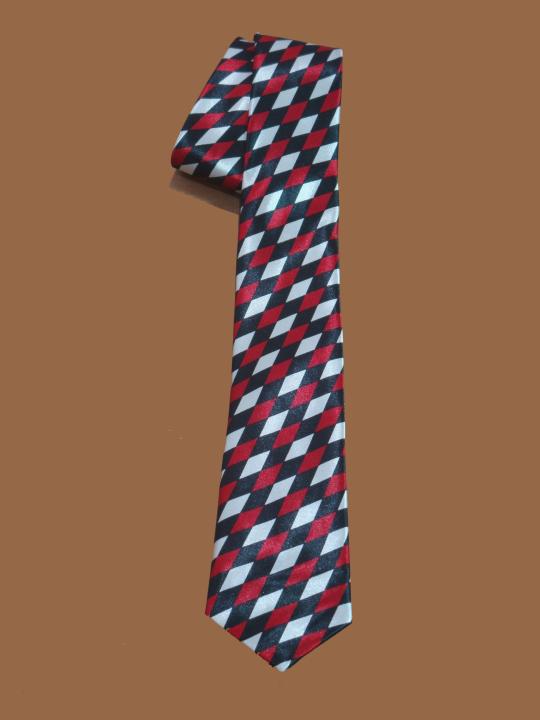 เนคไทลายตารางหมากรุกสีขาวแดงดำแบบทแยง ผ้ามันเงา Necktie