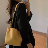 Bucket bag Large Capacity Shoulder bag for women 2021 new niche designer style simple Hand bag youth shoulder bag soft s