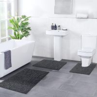 The non slip water absorbing soft and comfortable plush bathroom carpet in the Chenille bathroom is easy to dry and suitable f