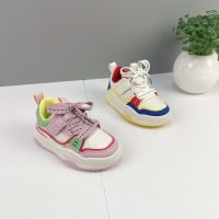 2023 ฤดูใบไม้ร่วงใหม่รองเท้าเด็กเด็กผู้หญิงสีชมพู Velcro รองเท้าผ้าใบผู้ชายพื้นนิ่มรองเท้าลำลองขนาดเล็ก