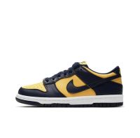 【พร้อมส่งของแท้?/ รุ่นนี่ใส่ตรงไซส NIKE Dunk Low Varsity Maize แฟชั่น รองเท้ากีฬา（สินค้าพร้อมกล่อง อุปกรณ์ครบ จัดส่งฟรี）