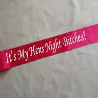 [In stock] แจ้งกับเราไว้แล้วสายคล้องไหล่ hen party มารยาท Its my hens night bitches! สายคล้องไหล่