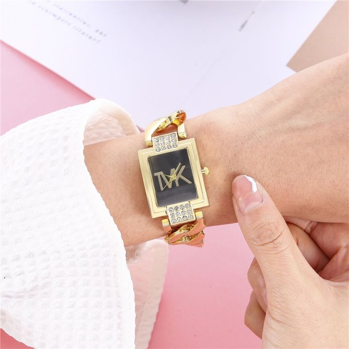 นาฬิกาควอตซ์สำหรับผู้หญิงสีทองหรูหราทรงสี่เหลี่ยมประดับเพชรนาฬิกาชุดสายเหล็กสแตนเลส