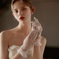 ♙ 2023 Lace Elegant Wedding Gloves Short Sweet Ruffles Bridal Gloves With Beading New Accessori Sposa