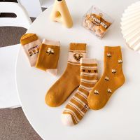 【Sock shop】5คู่/ล็อตผู้หญิง39; S ฤดูใบไม้ร่วงและฤดูหนาวหนาถุงเท้าที่อบอุ่นในหลอดเทอร์รี่ถุงเท้าสีเหลืองญี่ปุ่นดอกไม้แบบถุงเท้า