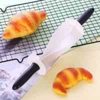 เครื่องมือ Roller เครื่องตัดครัวซองต์พลาสติก Croissant Cross Blade Design Home Tools Baking Tools