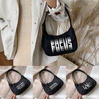 [กระเป๋าแฟชั่นร้อน688] Bolsos De Hombro Con Estampado De Texto Para Mujer Monedero Pequeño Con Patrón De Texto Hobo Para La Compra