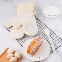 1Pair Kitchen Gloves Cotton Lining Thickened Anti-scald Heat Resistant Bakery Cute Silicone Oven Mitts Microwave Gloves Bakeware