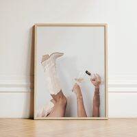 Country Western Aesthetic Art พิมพ์ Cowgirl Boots โปสเตอร์แฟชั่นแชมเปญภาพวาดผ้าใบ Minimalist ภาพผนังตกแต่งห้องครัว