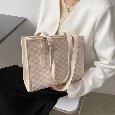 【Hot Sale】 High-end bag womens all-match large-capacity tote 2023 new summer niche fashion shoulder