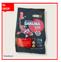 Sakura koi Color Boosting Formula อาหารปลาคาร์ฟสูตรเร่งสีาหารปลาคาร์ฟ เร่งสีด้วย 3 คุณค่า Astaxanthin 1.25 Kg สีแดง S(เม็ดเล็ก) (ถุงแดง-ดำ)