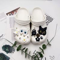 Crocs รองเท้า Jibbitz สวยงามแบบ DIY 3D โซ่ชุดรองเท้าแมวสีดำสีขาวหัวเข็มขัดรองเท้าที่ถอดออกได้สำหรับ Crocs