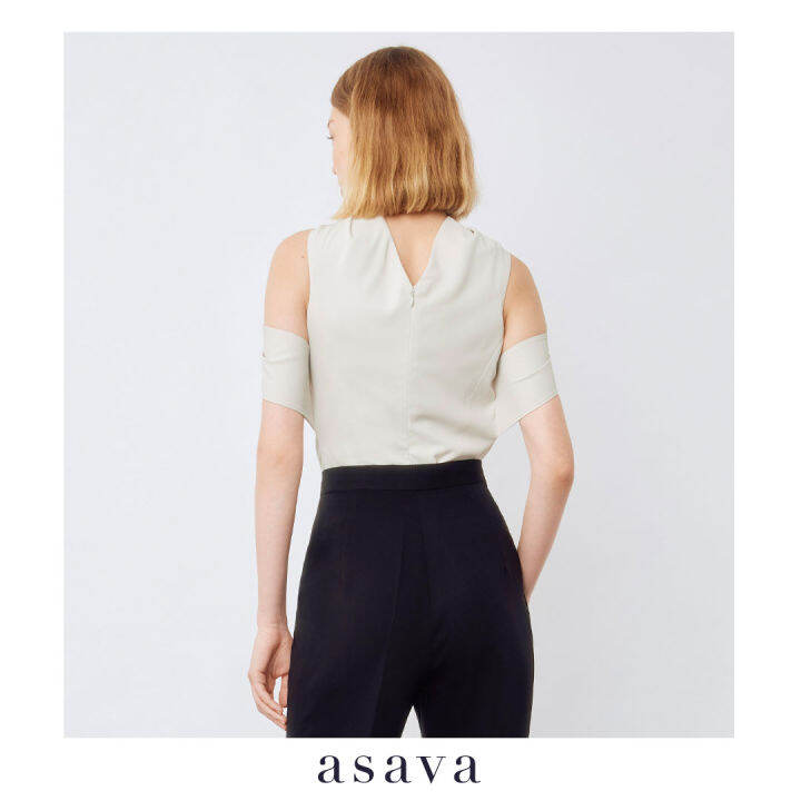 asava-aw22-stella-o-ring-blouse-เสื้อผู้หญิง-แต่งเจาะวงกลม-แต่งผ้าพาดไหล่-ซิปหลัง