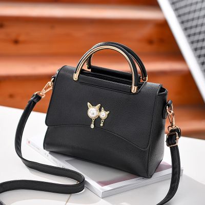 Small bag female 2021 new fashion trend in portable small bread contracted one shoulder inclined shoulder bag