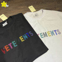 ขนาดใหญ่ Vetements เสื้อยืดผู้ชายผู้หญิงคลาสสิกสีแฟลชเจาะโลโก้สีดำสีขาวคู่สบายๆฤดูร้อนที่เรียบง่าย VTM Top Tee