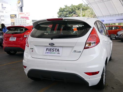 พลาสติกชุบโครเมี่ยมคำว่า-fiesta-ติดรถ-แต่งรถ-ติดฝาท้าย-ติดท้าย-ford-ฟอร์ด-เฟียสตา-ประดับยนต์