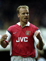 โปสเตอร์ เดนนิส เบิร์กแคมป์ Dennis Bergkamp Arsenal อาร์เซนอล นักฟุตบอล Poster สไตล์วินเทจ ตกแต่งผนังบ้าน แต่งห้อง แต่งร้าน บาร์ ออฟฟิศ คาเฟ่ 77poster