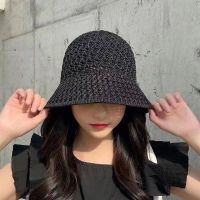 [Hat vendor]หมวกกันแดดหมวกชาวประมงสไตล์ฮาราจูกุสำหรับผู้หญิงหมวกหมวกชายหาดถังแบบทอมือฟางแฟชั่นลำลองสำหรับวันหยุดฤดูHat vendorหมวกผู้หญิง