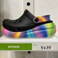 ♚✗❏ crocs แท้ Spray Dye Clog รองเท้าแพลตฟอร์ม สเปรย์ย้อมสี เหมาะกับเดินชายหาด สําหรับผู้หญิง 208057