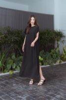 Black Aura Maxi Dress  แม็กซี่เดรสตัวยาวทรงเปิดไหล่  ดีไซน์สวยใส่ง่าย คลาสสิค ♠️ เพิ่มดีเทลผ่าข้างสวยเกร๋ รุ่นนี้ใช้ ✨✨ เนื้อผ้าไหมอิตาลี เนื้อบางเบา ใส่สบาย ต้องยกให้ตัวนี้เลยคร้าา   ใช้ผ้าเยอะ เต็มๆผืน ? คัตติ้งเนี๊ยบ เต็ม 10 ไม่หัก  รับรองถูกใจสาวๆ  ห