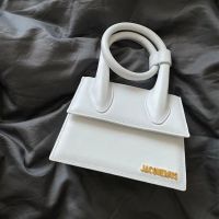 JACQUEMUS กระเป๋าผู้หญิงใหม่ด้ามจับหัวเข็มขัดแบบปรับได้กระเป๋าเอกสารแบบถือ