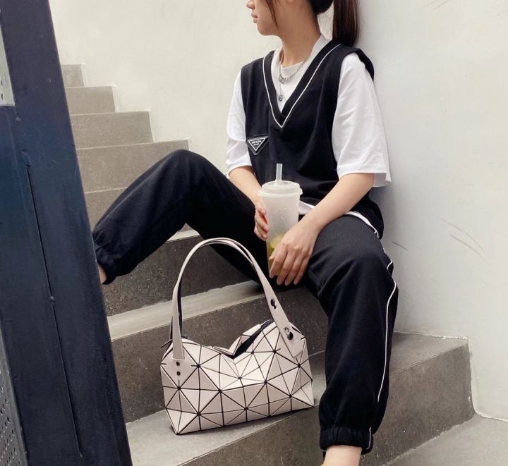 ของแท้-100-issey-miyake-lingge-handbag-boston-pillow-bun-dumpling-bun-one-shoulder-crossbody-bag