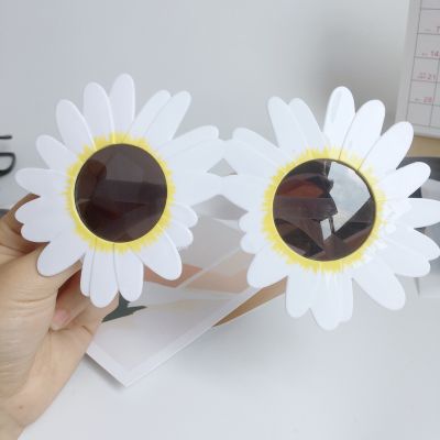Sun Flower Daisy Sunglasses Funny Glasses Day Party Gathering Picnic Photograph Sunglasses Creative Decorative Glasses