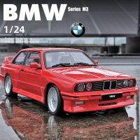 Urago รถ1:24 1988 BMW โมเดลรถยนต์ซุปเปอร์คาร์ E30 M3อัลลอยด์ของเล่นโลหะรถคลาสสิกแบบจำลองสูงสำหรับเป็นของขวัญสำหรับเด็ก