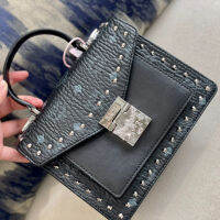 【พร้อมกล่อง】กระเป๋า Crossbody Cowhide นุ่มสำหรับผู้หญิง2022กระเป๋าถือหรูผู้หญิงออกแบบกระเป๋าหญิงกระเป๋าสะพายมือสบายๆ