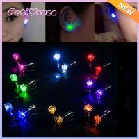 PETIYOUZA 2PCS เครื่องประดับ ผู้หญิง งานเต้นรำ คริสต์มาส ของขวัญ กะพริบ ต่างหู LED Studs ต่างหู ต่างหูเรืองแสง