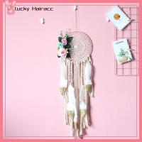 LUCKY HAIRACC วงกลมแบบวงกลม ตาข่ายดักฝันสำหรับตกแต่งบ้าน ขนนกสีขาว ดอกไม้ประดับดอกไม้ จี้ตาข่ายดักฝัน ของใหม่ จี้กระดิ่งลมขนนก ห้องในห้อง