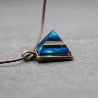 Cool Glow In The Dark Starry Sky Pyramid Pendant Necklace Creative Jewelry Gift Q33