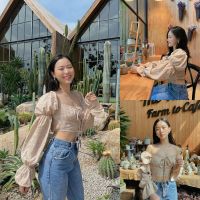 ครีม/ชมพู/เบจ ? SLYQ GYPSO FLORAL BOW CROP TOP เสื้อครอปแขนยาวลายดอกผูกโบว์หน้า