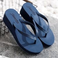 [HOT 2023] ใหม่รองเท้าแตะสตรีฤดูร้อนในร่มกลางแจ้ง Wedges Flip-Flops หญิงสบายๆรองเท้าแตะชายหาดสีลูกอมรองเท้าส้นสูงรองเท้าแตะ Hh722