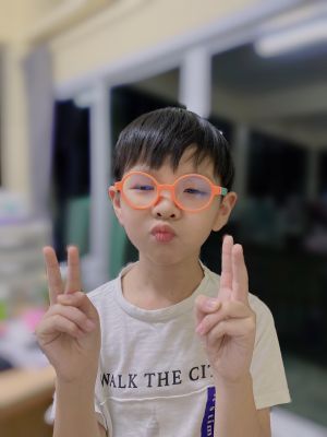 แว่นเด็ก แว่นตาเด็ก แว่นตากรองแสงสีฟ้าถนอมสายตาสำหรับเด็ก เด็กอายุ 3-15 ปี สินค้าพร้อมส่งในไทย รุ่น-TRS5006