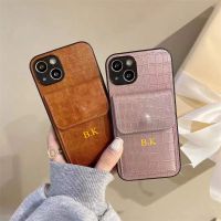 {Chaoke digital branch} เคสที่ใส่บัตรนุ่มหนังพร้อมตัวอักษรชื่อตัวอักษรสำหรับ iPhone 13 12 11 Pro XS Max X XR 7 8 Plus SE 2เคสแบบทางการ