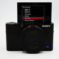 Sony RX100 VI M6 ความกะทัดรัดขนาดกระเป๋าเสื้อมาพร้อมกับประสิทธิภาพการซูมสูงไร้ที่ติและ AF ที่รวดเร็วพิเศษ คุณจึงสามารถจับภาพทุกโอกาสที่ผ่านเข้ามาในแบบที่คุณต้องการ และปลดปล่อยการแสดงความคิดสร้างสรรค์ของคุณได้เต็มที่