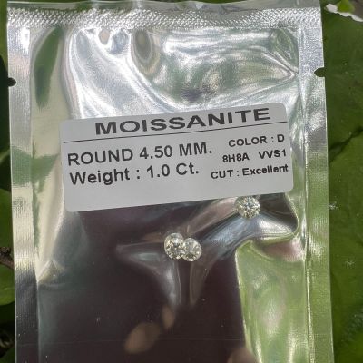 GRA CERTIFIED  รูปร่างกลม(  เพชร 1 เม็ด 36 ตังค์ &nbsp;)MOISSANITE โมอีส&nbsp;เพชร&nbsp;โมซาไนท์&nbsp;เพชร&nbsp;มี&nbsp;ใบเซอร์ะ GRA  (D&nbsp;Color-&nbsp;VVS1)(&nbsp;ขนาด 4.50&nbsp;มิล&nbsp;mm) (1ถุง 3 เม็ด )