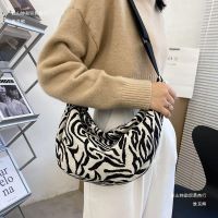 Popular female 2023 han edition large capacity to restore ancient ways the new zebra jacquard aslant bag shoulder bag dumpling wrap -Y230520