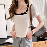 [COD] collar short-sleeved t-shirt womens 2022 summer new design sense contrast short section hot girl slim swallowtail top